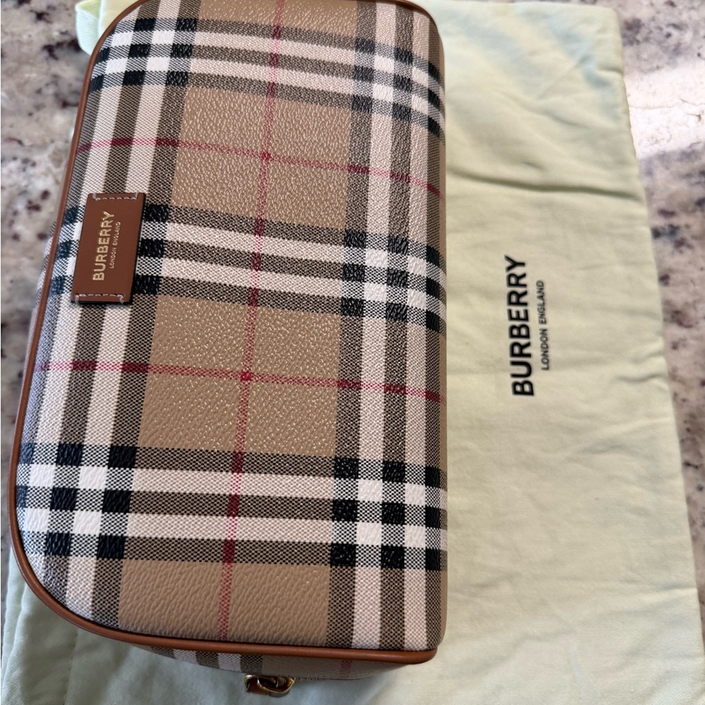 Burberry Beige Vintage Check Men’s Toiletry Bag with Tan Trim